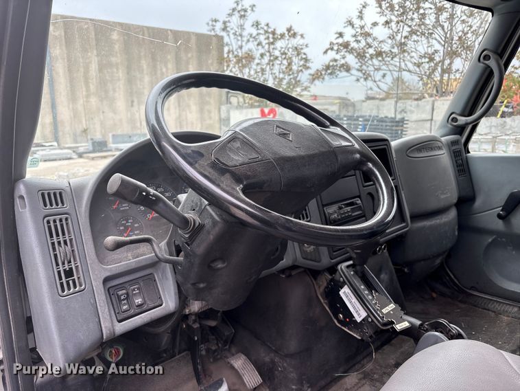 image for item EU8643 2004 International 4300 flatbed truck