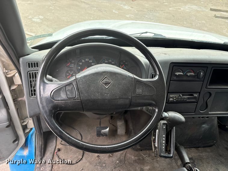 image for item EU8643 2004 International 4300 flatbed truck