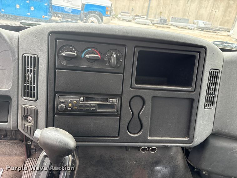 image for item EU8643 2004 International 4300 flatbed truck
