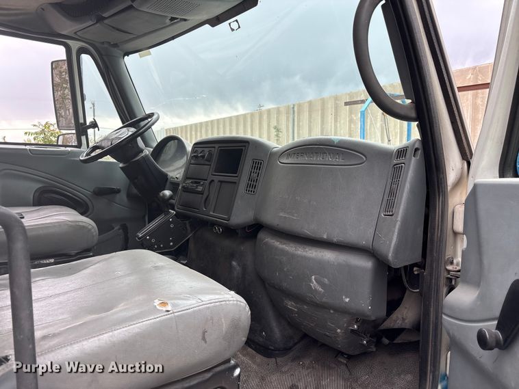 image for item EU8643 2004 International 4300 flatbed truck