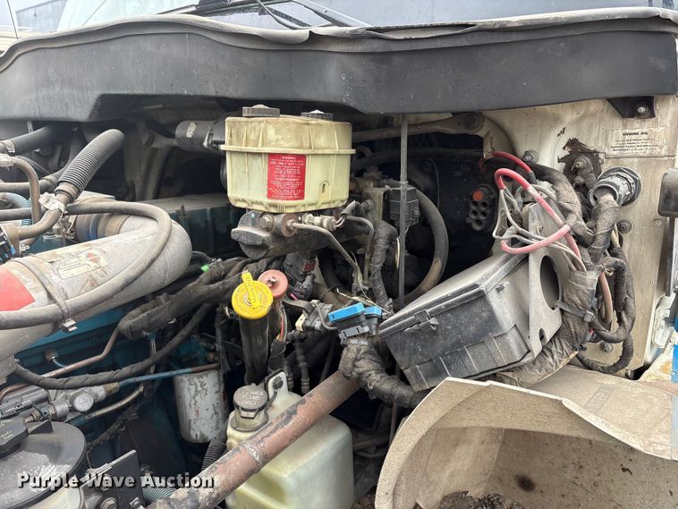 image for item EU8643 2004 International 4300 flatbed truck