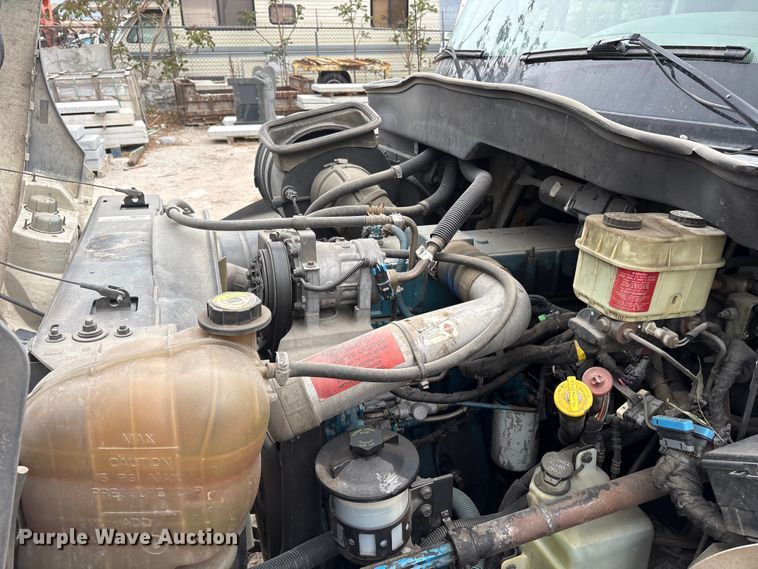 image for item EU8643 2004 International 4300 flatbed truck