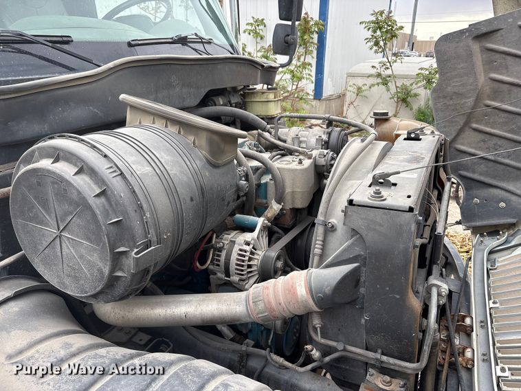 image for item EU8643 2004 International 4300 flatbed truck