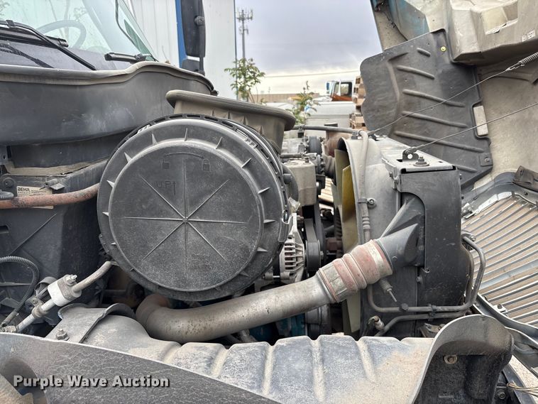 image for item EU8643 2004 International 4300 flatbed truck