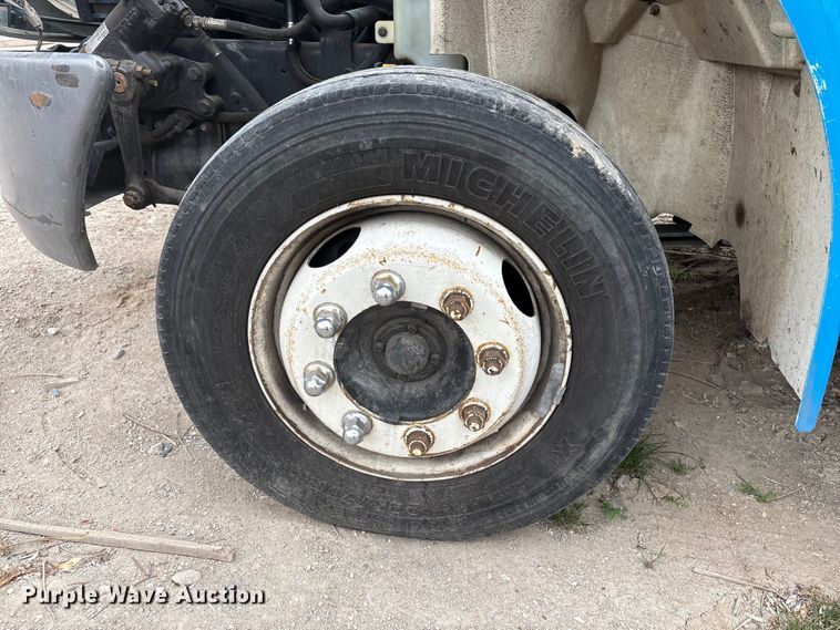 image for item EU8643 2004 International 4300 flatbed truck