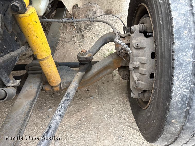 image for item EU8643 2004 International 4300 flatbed truck