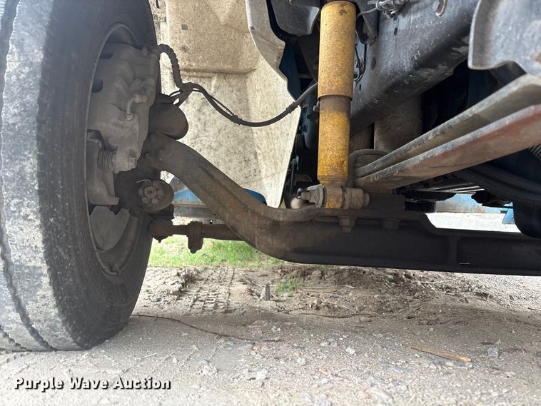 image for item EU8643 2004 International 4300 flatbed truck