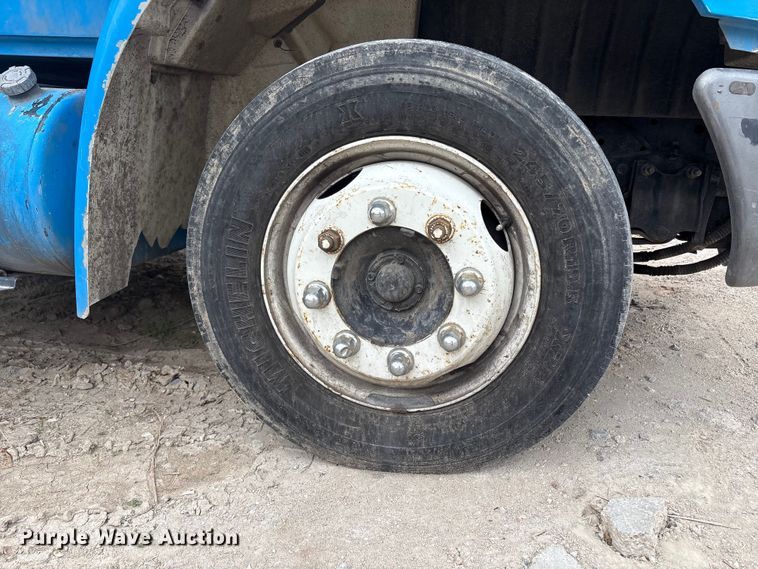 image for item EU8643 2004 International 4300 flatbed truck