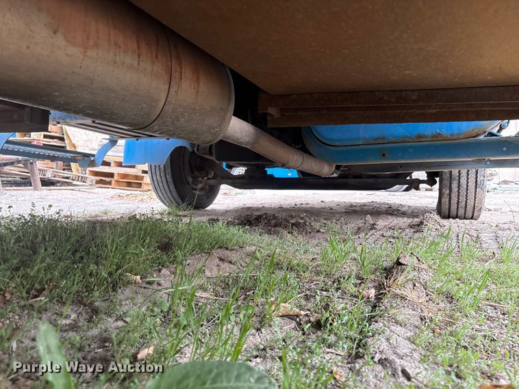 image for item EU8643 2004 International 4300 flatbed truck