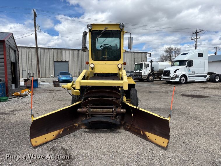 image for item EU8653 1988 Athey 712-D windrow elevator