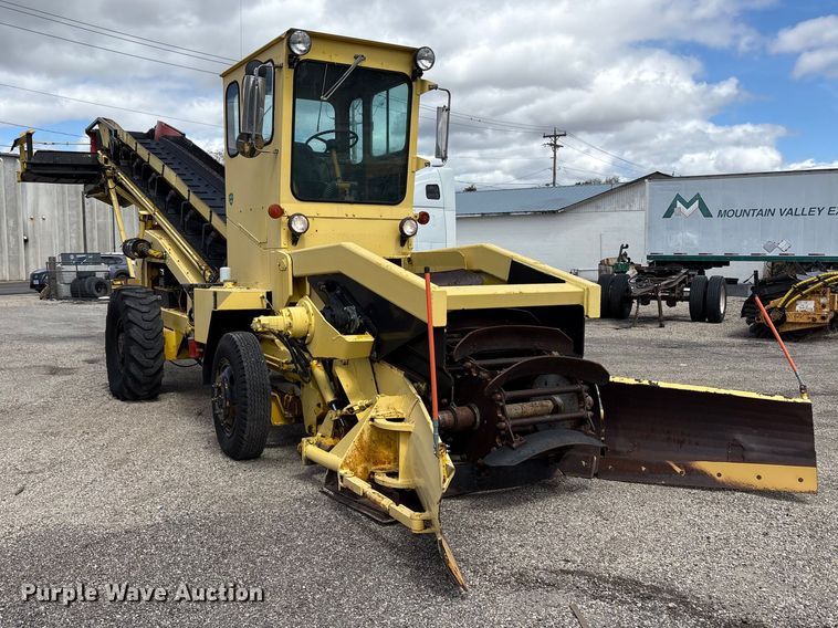 image for item EU8653 1988 Athey 712-D windrow elevator