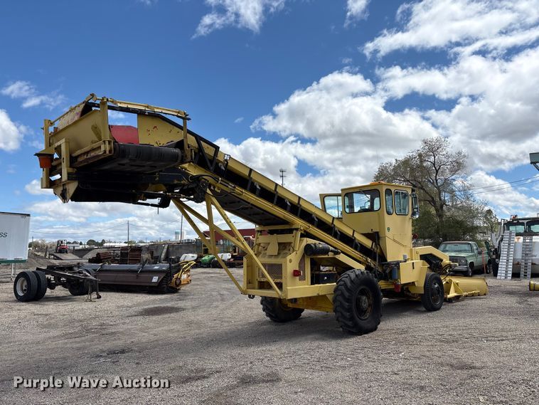 image for item EU8653 1988 Athey 712-D windrow elevator