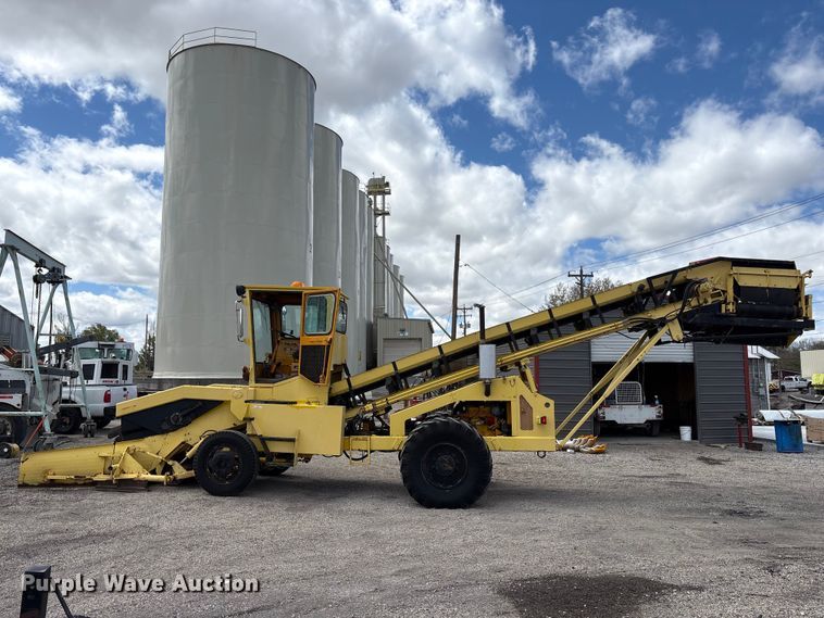 image for item EU8653 1988 Athey 712-D windrow elevator