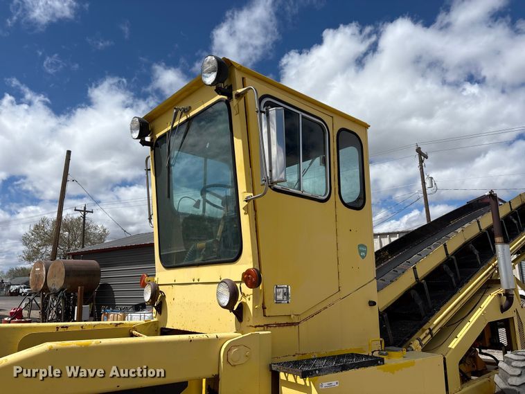 image for item EU8653 1988 Athey 712-D windrow elevator