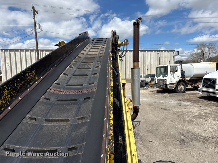 image for item EU8653 1988 Athey 712-D windrow elevator
