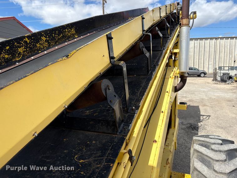 image for item EU8653 1988 Athey 712-D windrow elevator