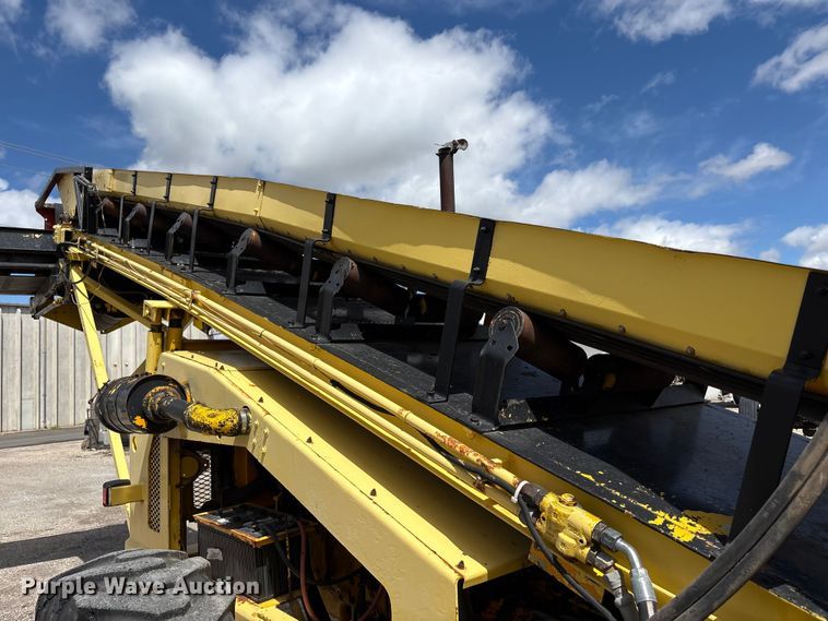 image for item EU8653 1988 Athey 712-D windrow elevator