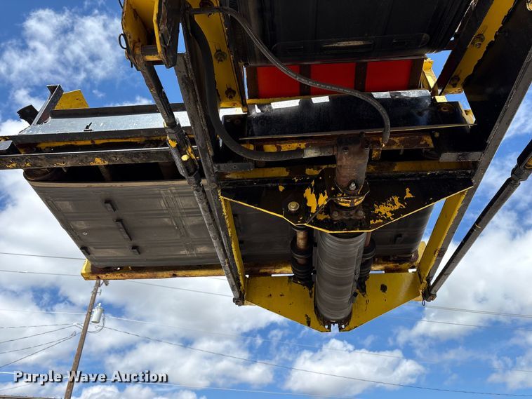 image for item EU8653 1988 Athey 712-D windrow elevator