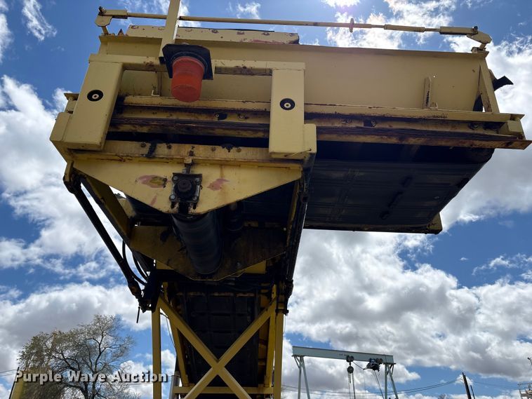 image for item EU8653 1988 Athey 712-D windrow elevator
