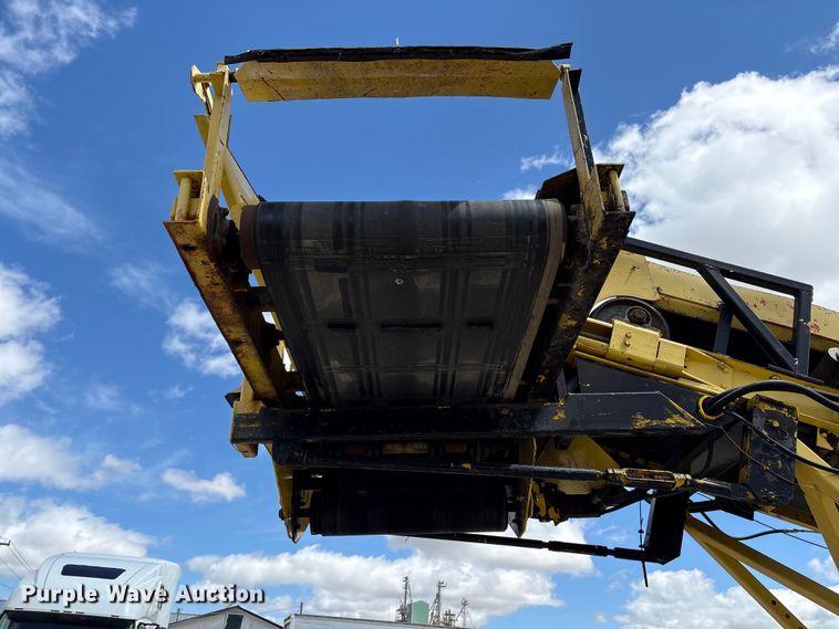 image for item EU8653 1988 Athey 712-D windrow elevator