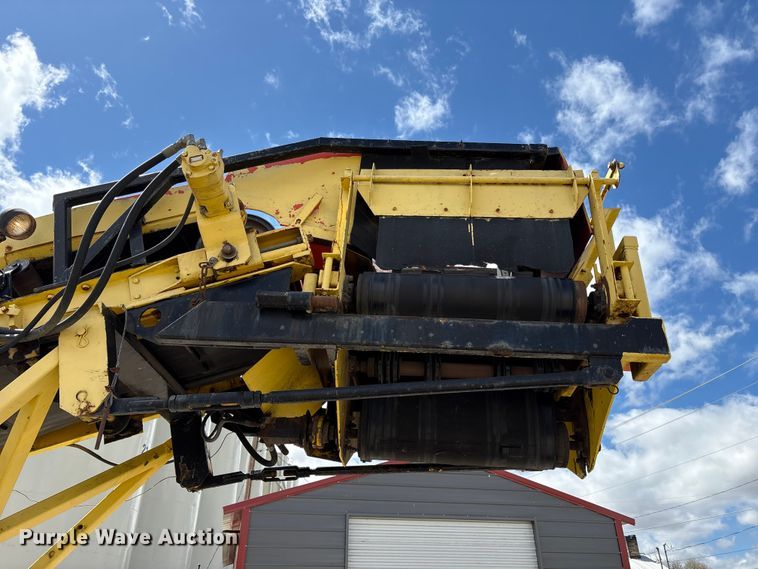 image for item EU8653 1988 Athey 712-D windrow elevator