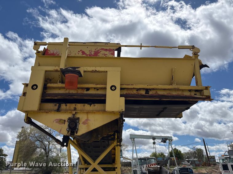 image for item EU8653 1988 Athey 712-D windrow elevator