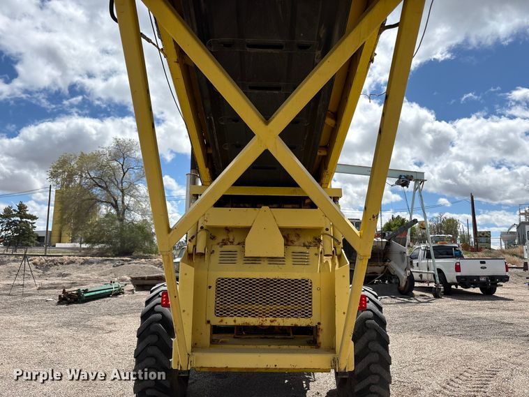 image for item EU8653 1988 Athey 712-D windrow elevator