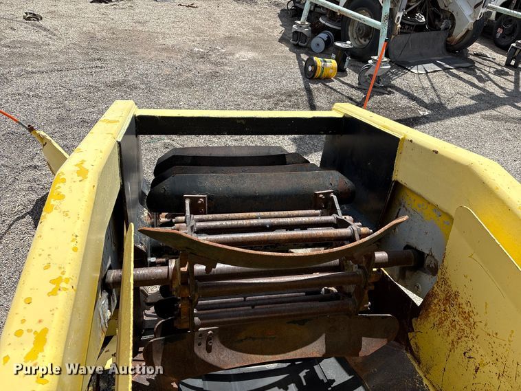 image for item EU8653 1988 Athey 712-D windrow elevator