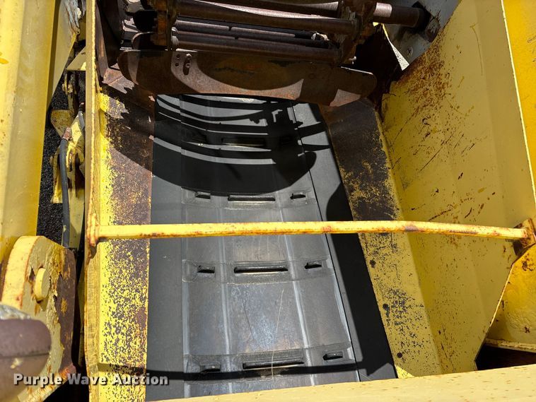 image for item EU8653 1988 Athey 712-D windrow elevator