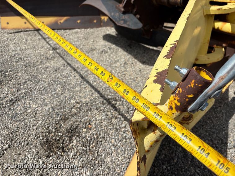 image for item EU8653 1988 Athey 712-D windrow elevator