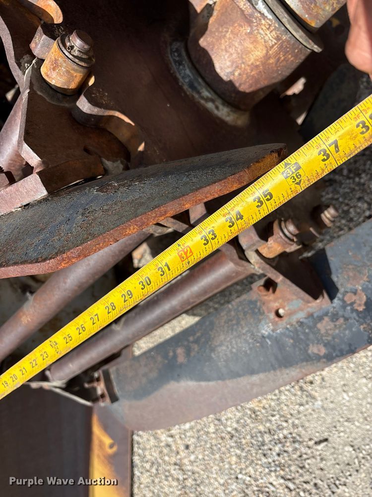 image for item EU8653 1988 Athey 712-D windrow elevator