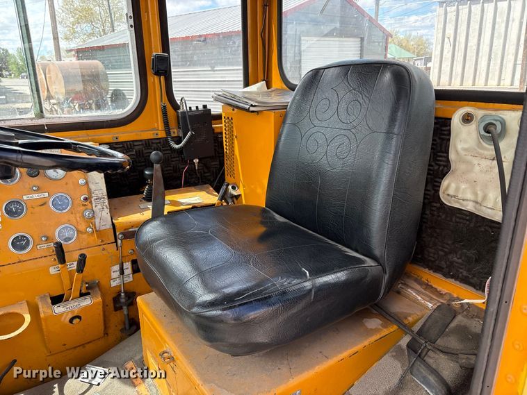 image for item EU8653 1988 Athey 712-D windrow elevator