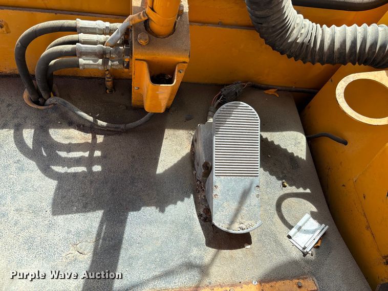 image for item EU8653 1988 Athey 712-D windrow elevator