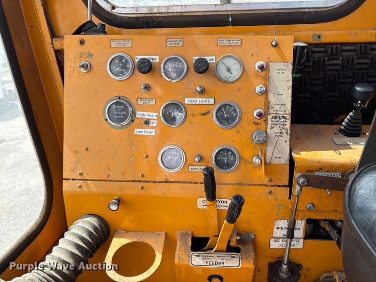 image for item EU8653 1988 Athey 712-D windrow elevator