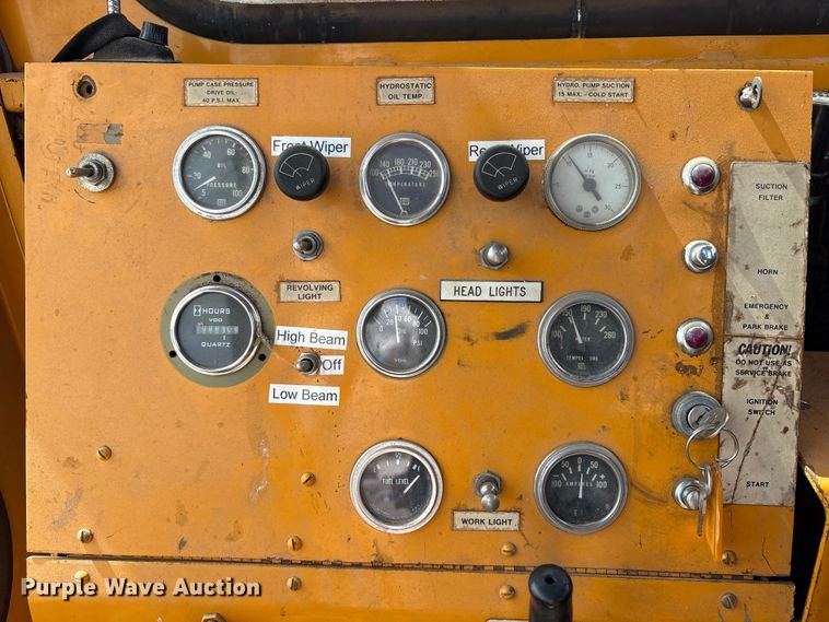 image for item EU8653 1988 Athey 712-D windrow elevator