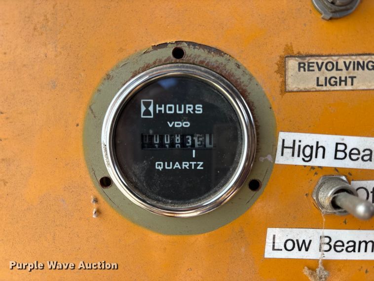 image for item EU8653 1988 Athey 712-D windrow elevator