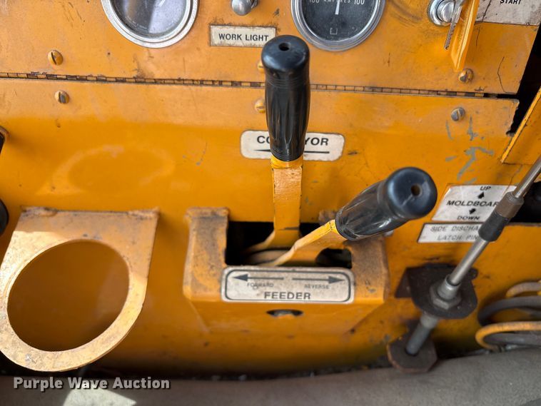 image for item EU8653 1988 Athey 712-D windrow elevator