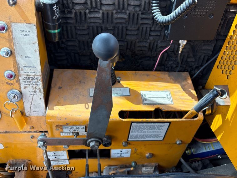 image for item EU8653 1988 Athey 712-D windrow elevator