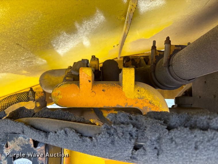 image for item EU8653 1988 Athey 712-D windrow elevator