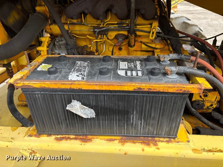 image for item EU8653 1988 Athey 712-D windrow elevator