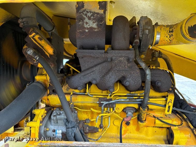 image for item EU8653 1988 Athey 712-D windrow elevator