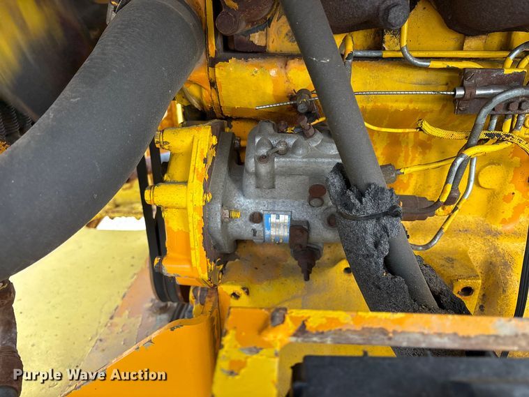 image for item EU8653 1988 Athey 712-D windrow elevator