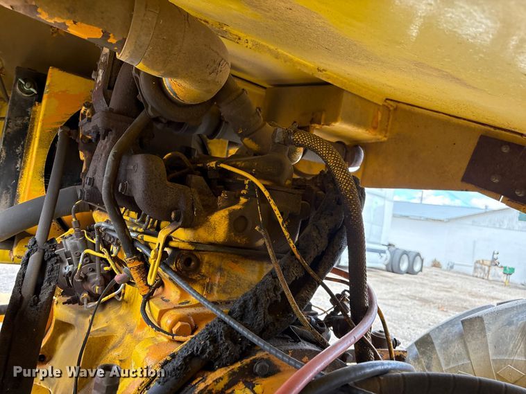 image for item EU8653 1988 Athey 712-D windrow elevator