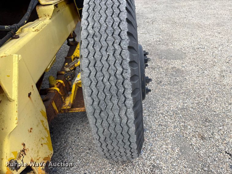 image for item EU8653 1988 Athey 712-D windrow elevator