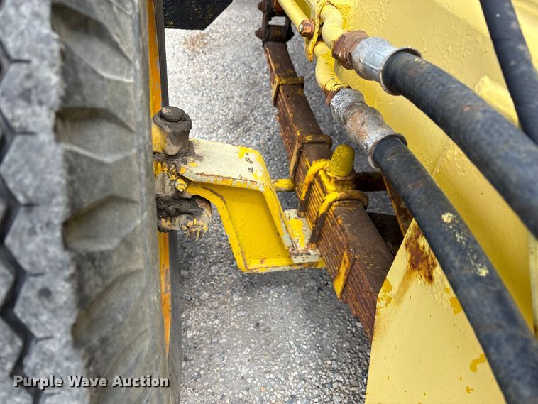 image for item EU8653 1988 Athey 712-D windrow elevator