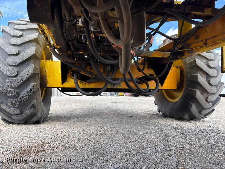 image for item EU8653 1988 Athey 712-D windrow elevator