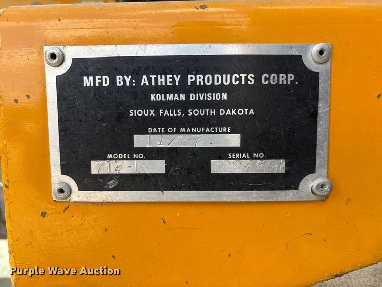 image for item EU8653 1988 Athey 712-D windrow elevator