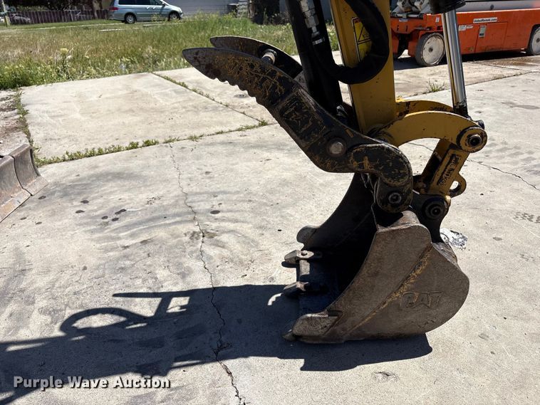 image for item EU8657 2021 Caterpillar 302CR mini excavator