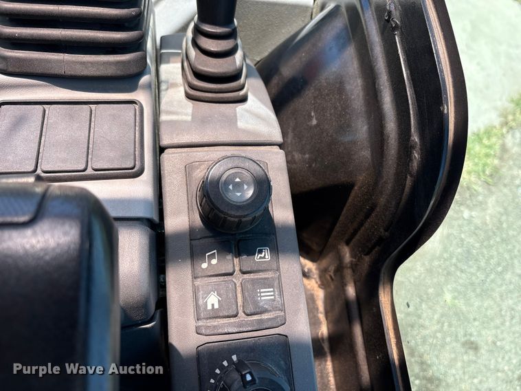 image for item EU8657 2021 Caterpillar 302CR mini excavator