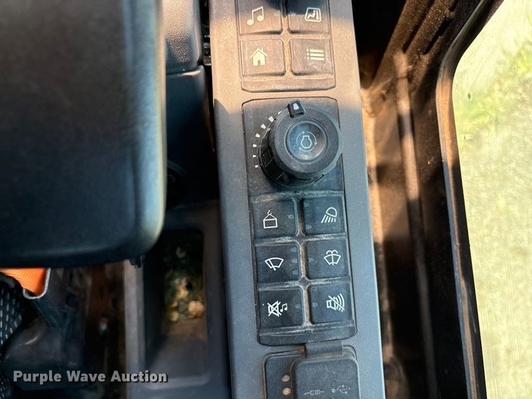 image for item EU8657 2021 Caterpillar 302CR mini excavator